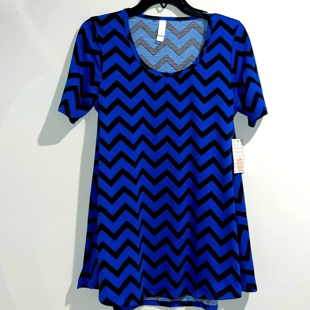 Lularoe blue black chevron top. Size XS. NWT.